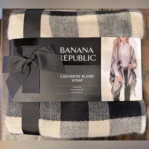 NEW Banana Republic Black and White Cashmere Blend Wrap